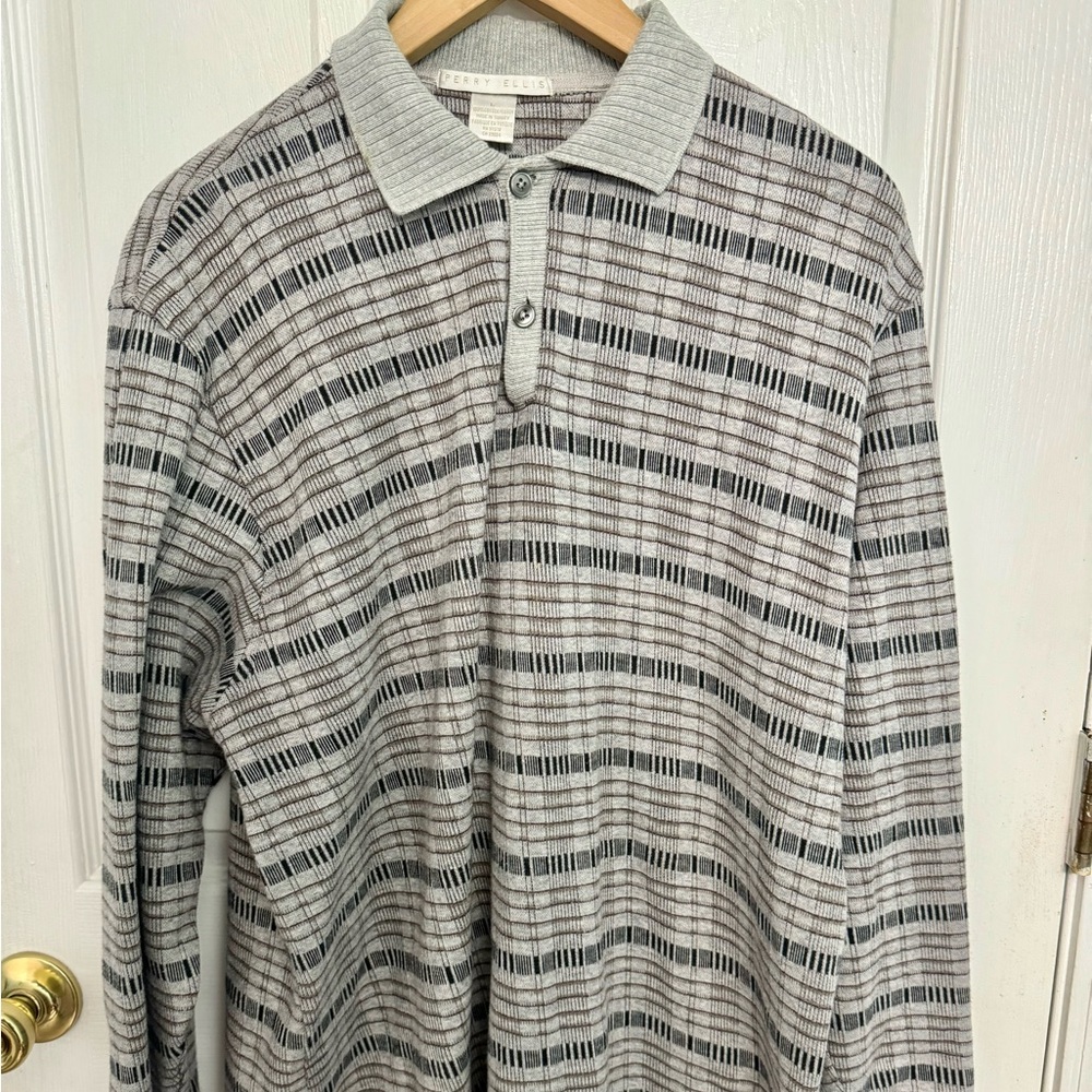Beautifully patterned Perry Ellis Collared Shirt. Comfortable Material.